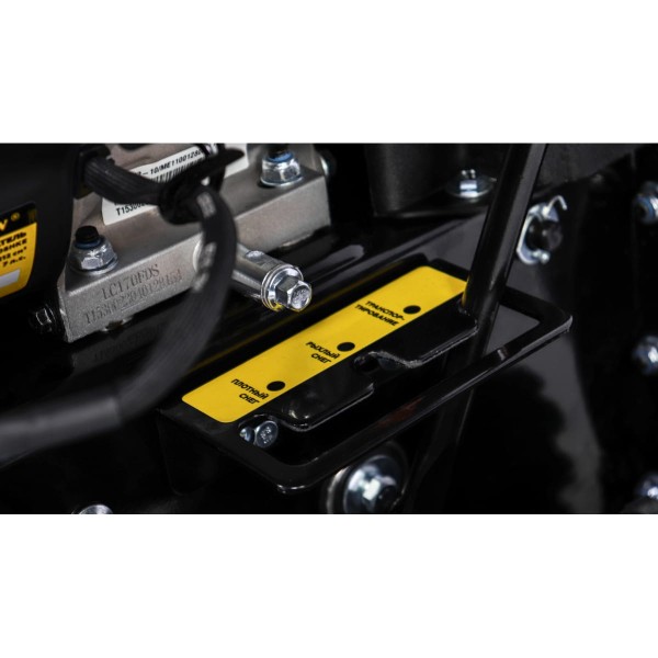 Бензиновый снегоуборщик Champion STT761E