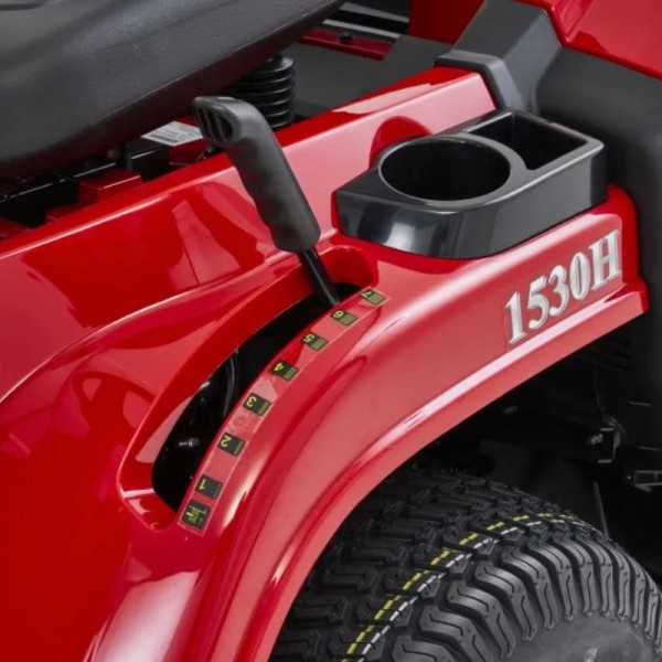 Бензиновый садовый трактор Mountfield 1530H